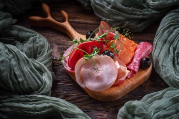 Мясная нарезка. фото